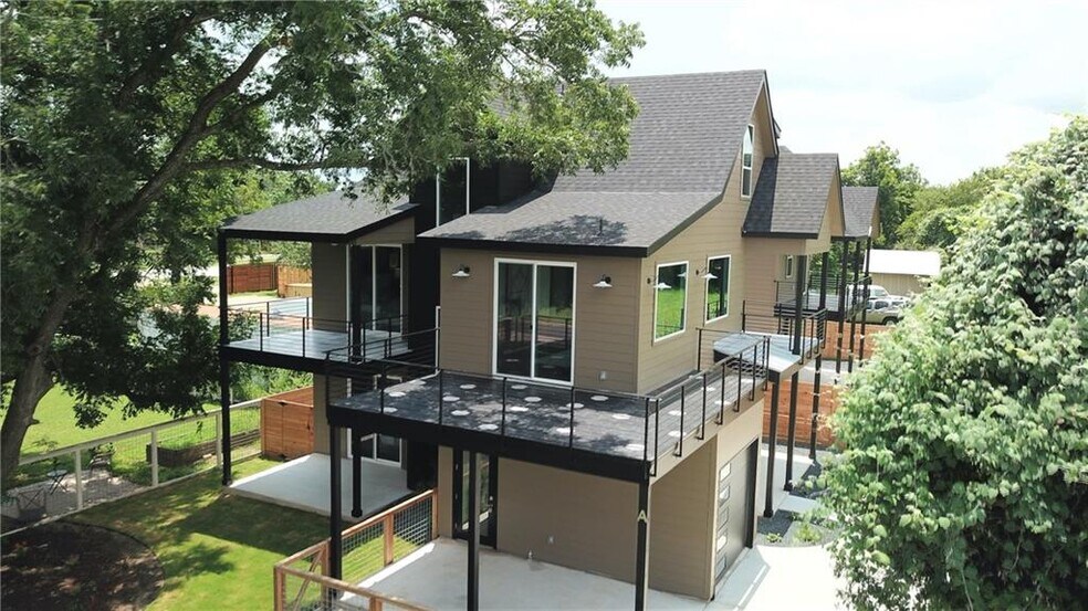 Building Photo - 6217 Clovis St