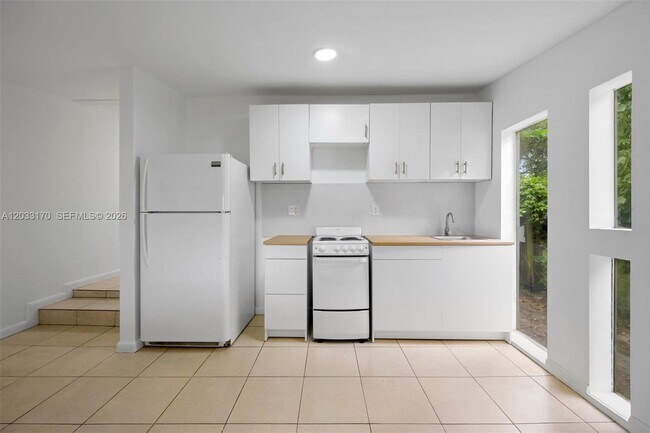 Building Photo - 348 NE 58th St