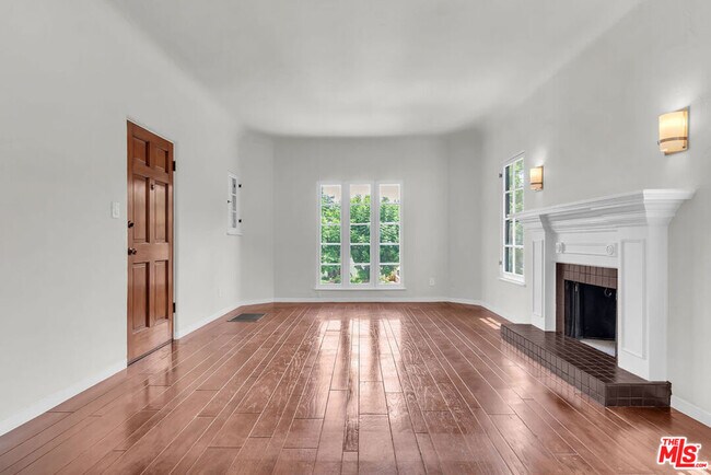 Building Photo - 751 Croft Ave