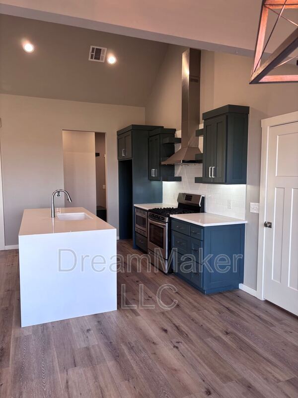 Building Photo - 3035 SE 34th St