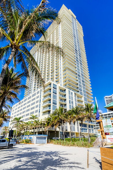 Building Photo - 16699 Collins Ave