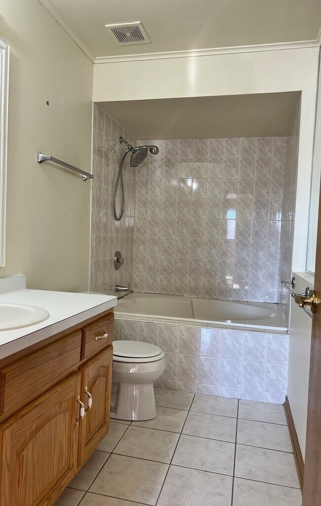 Building Photo - 5140 Shadow Creek Dr