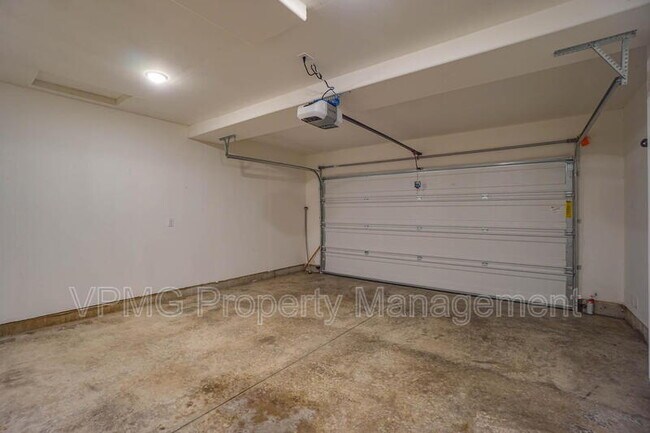 Building Photo - 13602 NE 75th Cir