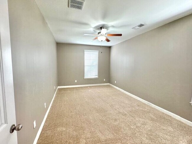Building Photo - Luxury, Style, Gated Community, 4 Bedroom ...