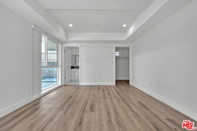 Building Photo - 1013 Wilton Pl