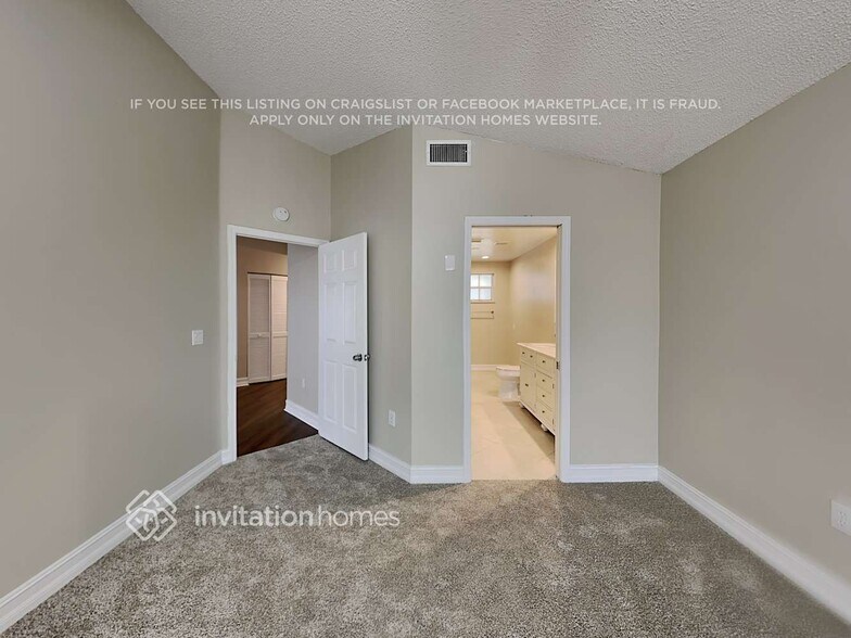 Building Photo - 13528 NW 5th Ct