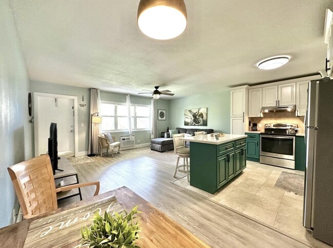 Building Photo - 359 Norwich O