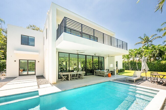 Building Photo - 5921 SW 87th St