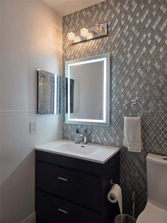 Building Photo - 15529 Miami Lakeway N