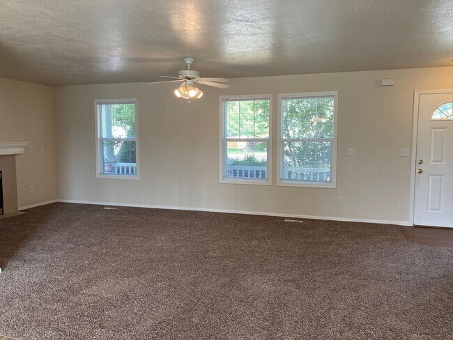 Building Photo - 3137 W Pudu St