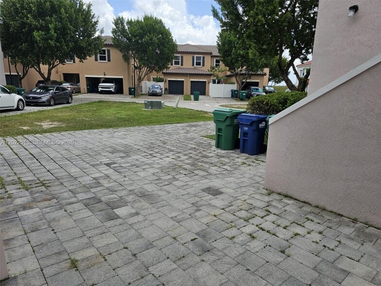Building Photo - 9530 SW 171st Ct