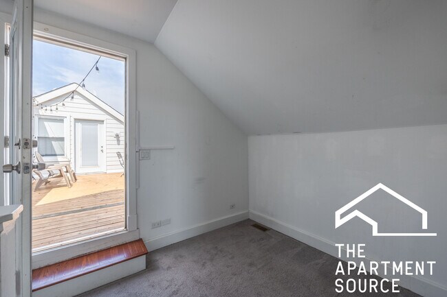 Building Photo - 1657 S Throop St