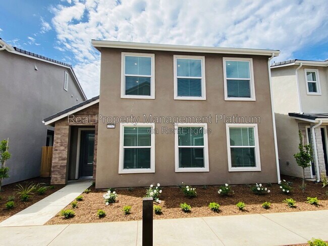 Building Photo - 2752 E Tamarind Dr