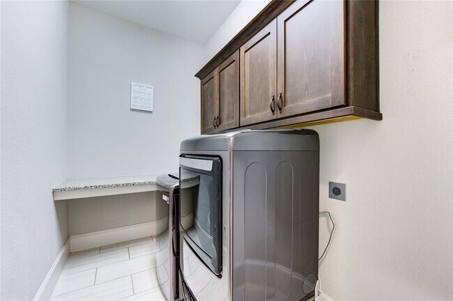 Building Photo - 2403 Juniper Bnd