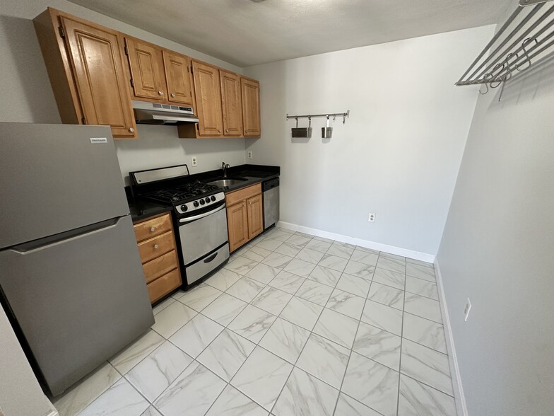 Building Photo - 377 Dorchester St