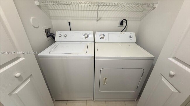 Building Photo - 2440 E Preserve Way