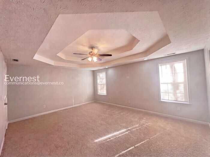 Building Photo - 710 Timbergrove Dr SW