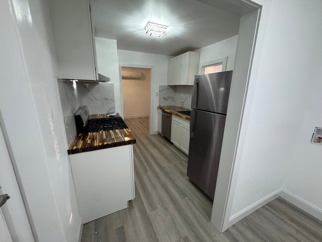 Building Photo - 1821 Jenkins Ave