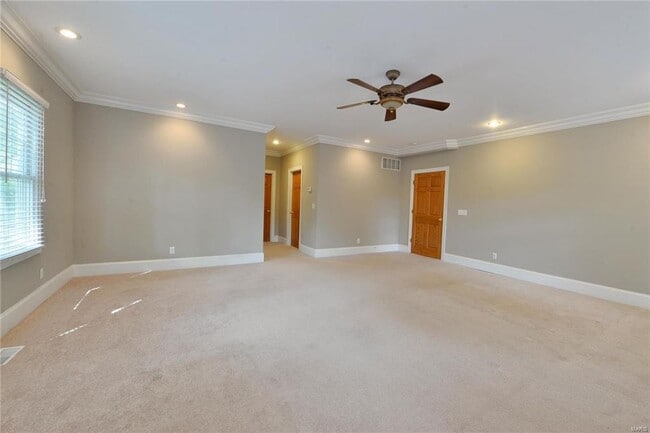 Building Photo - 8940 Ladue Rd