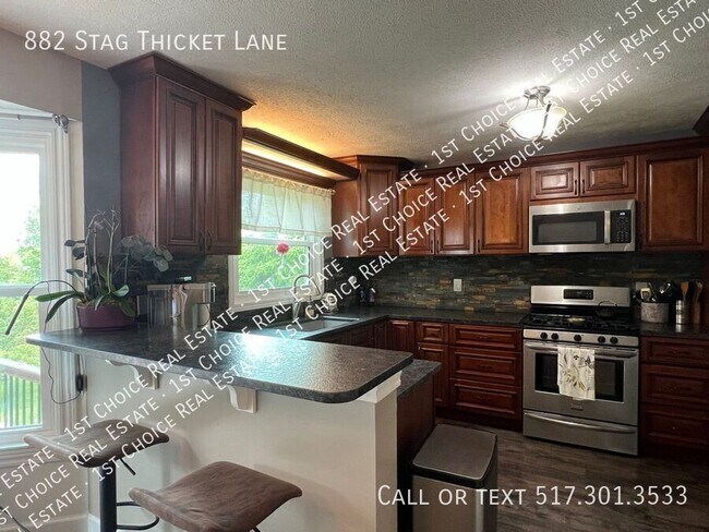 Building Photo - 882 Stag Thicket Ln