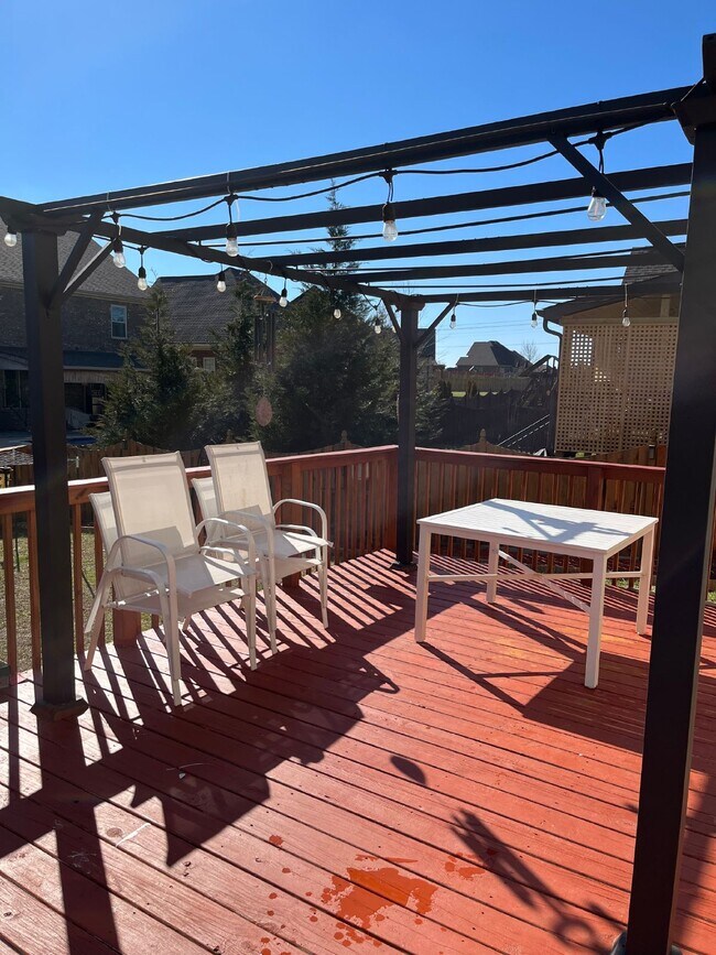 Building Photo - 6050 Sanmar Dr