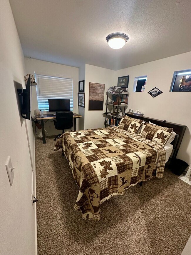 Building Photo - GORGEOUS HOME IN HIGHLY DESIRABLE BANNING LEWIS RANCH - Security Deposit Waiver Available