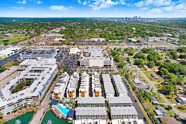 Building Photo - 2511 N Grady Ave