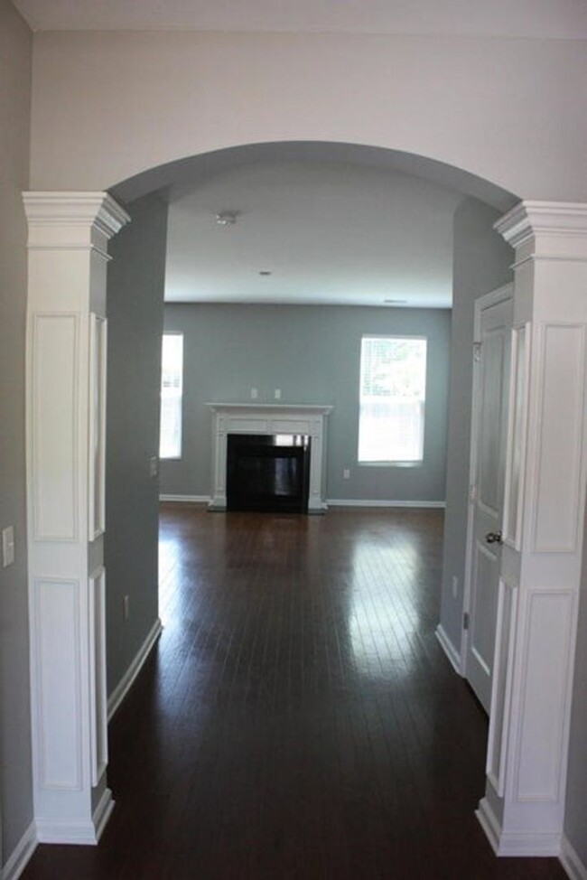 Building Photo - Summerville Rental