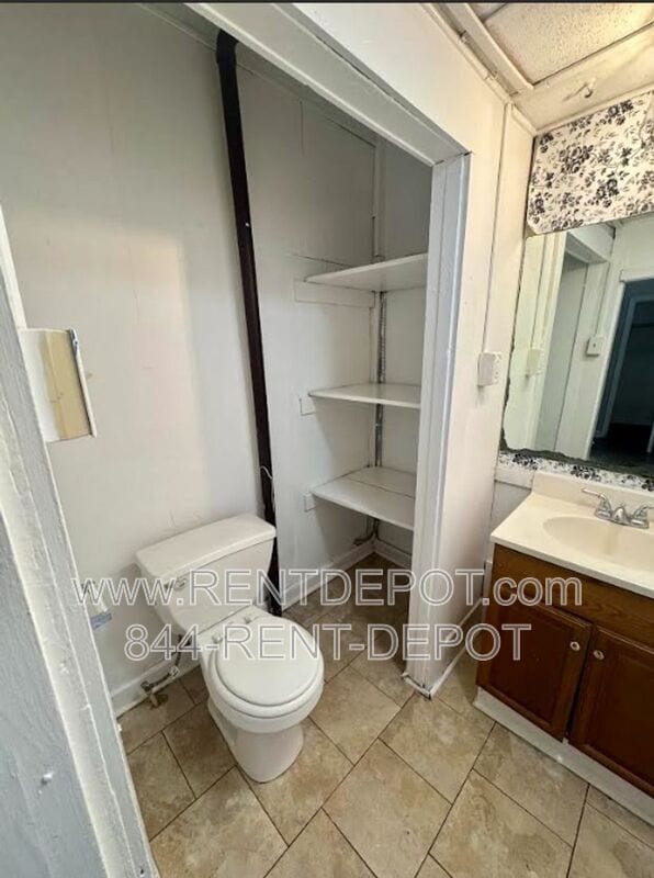 Building Photo - 1312 E Olive St