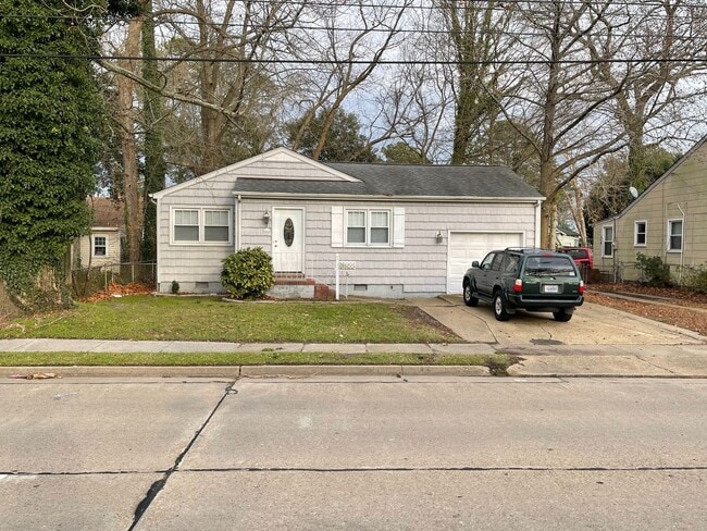 Primary Photo - Great Ranch Home in Norfolk