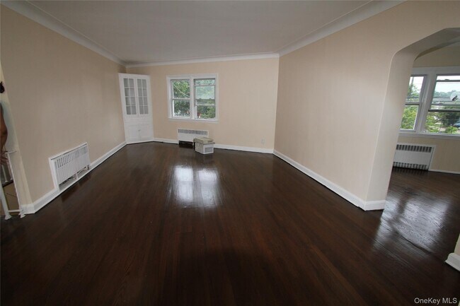 Building Photo - 215 Colonial Ave