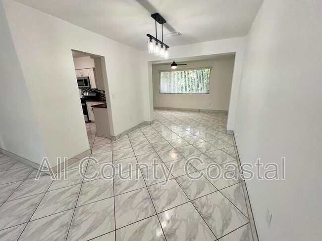 Building Photo - 8640 Wilshire Dr