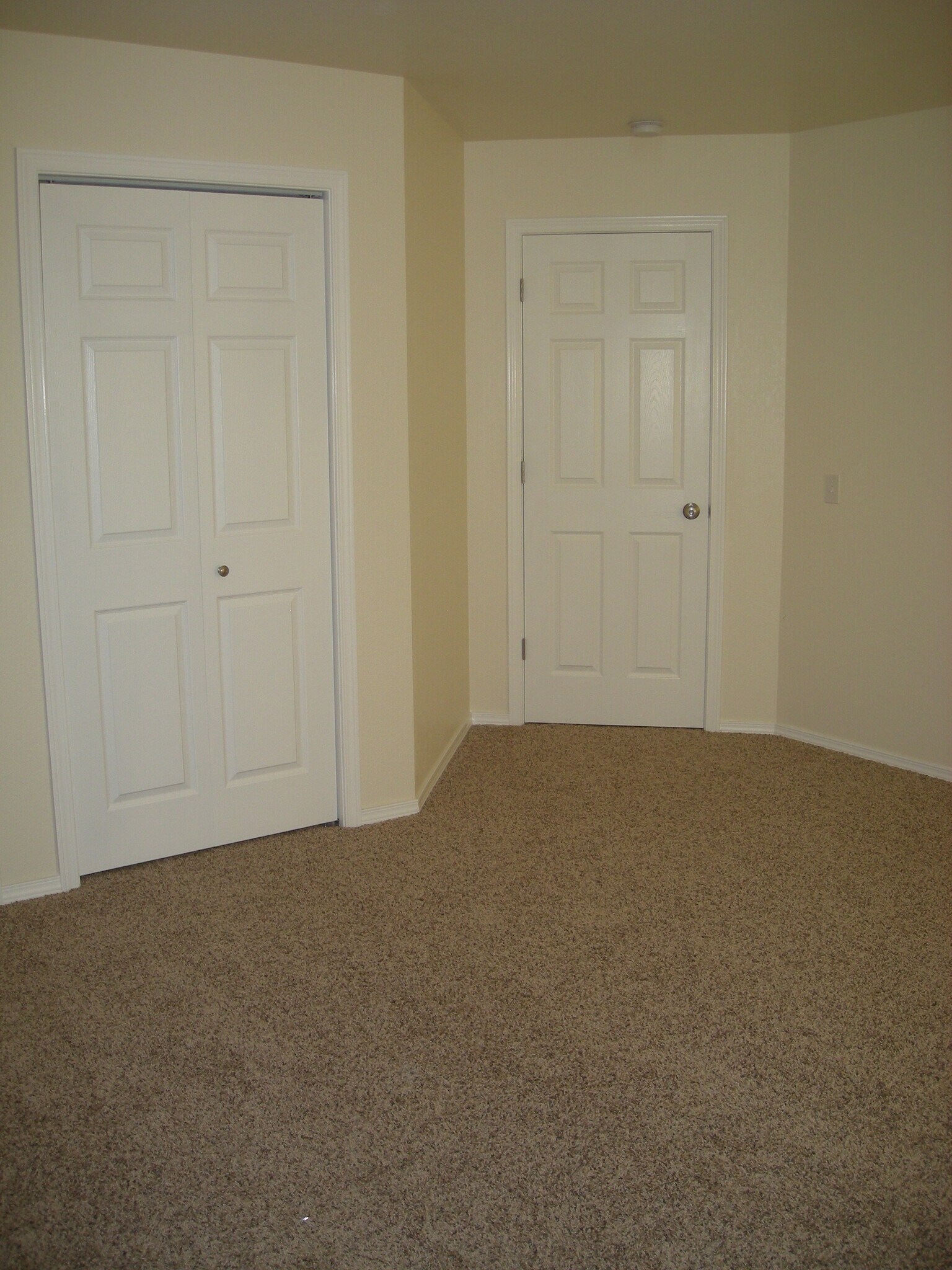 Building Photo - 712 W 47th Ave