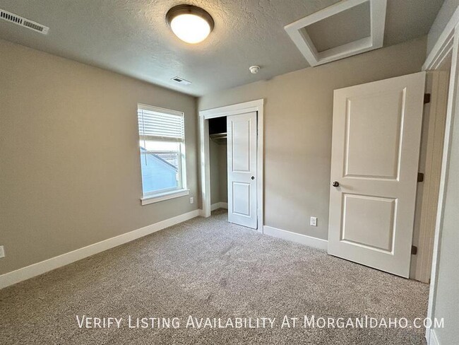 Building Photo - *** $500 Off first months rent! Never live...