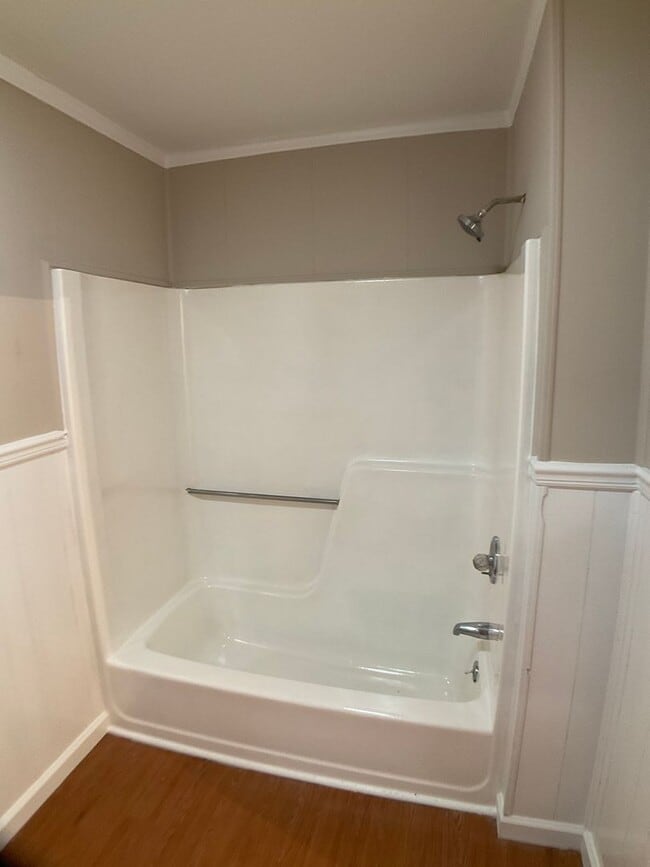 Building Photo - Adorable Bungalow Ready for New Residents!