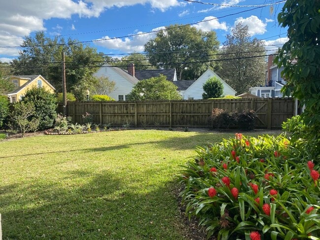 Building Photo - 612 Stetson St