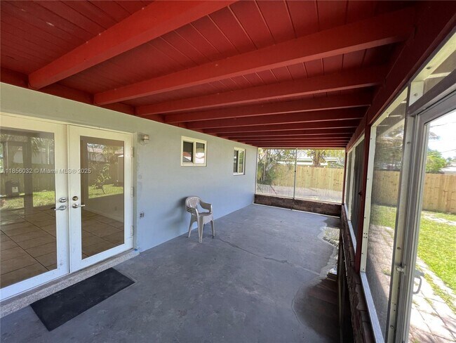 Building Photo - 3350 SW 16th Ct