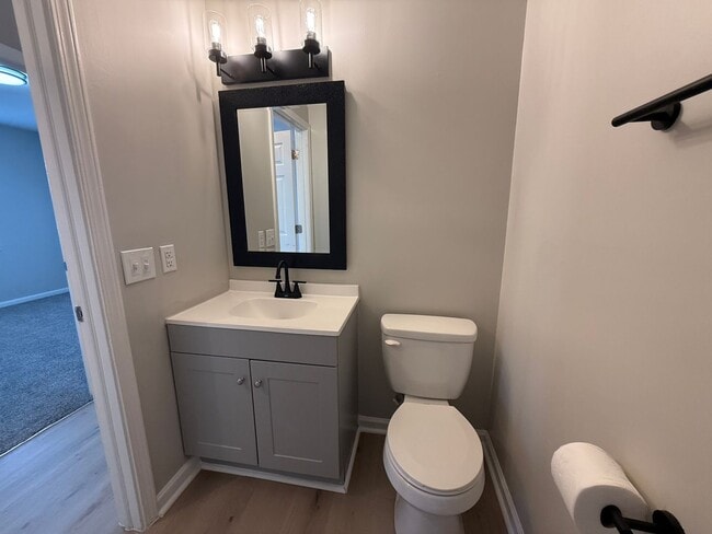 Building Photo - Move-In Ready University Area Condo with Modern Upgrades