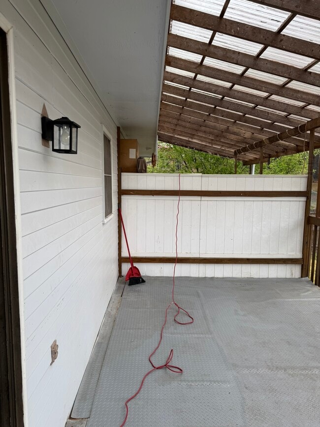 Building Photo - 557 Whitehall Ln