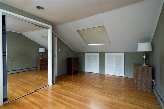 Building Photo - 10 Seneca Dr