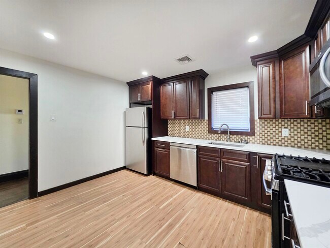 Building Photo - 18 Bergen Ave