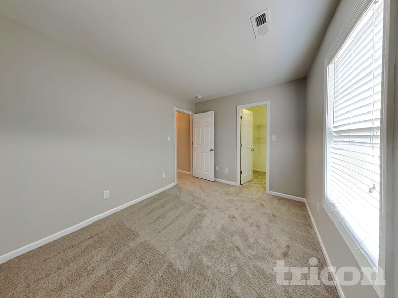 Building Photo - 4991 Astonshire Ln