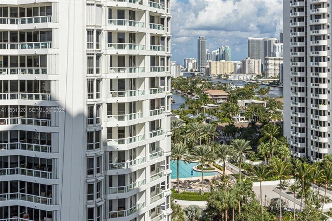 Building Photo - 21055 Yacht Club Dr