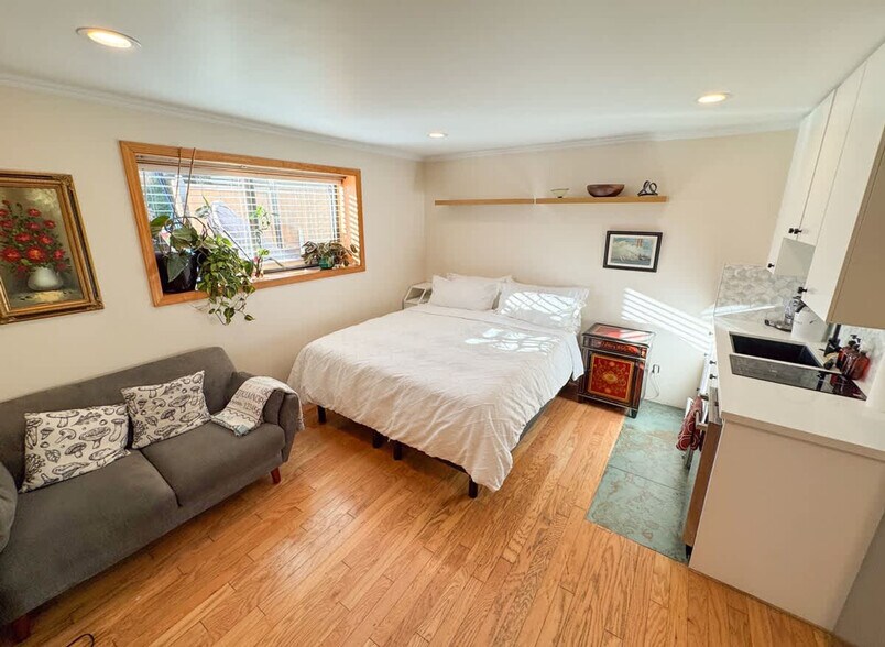 Building Photo - 3148 College Ave