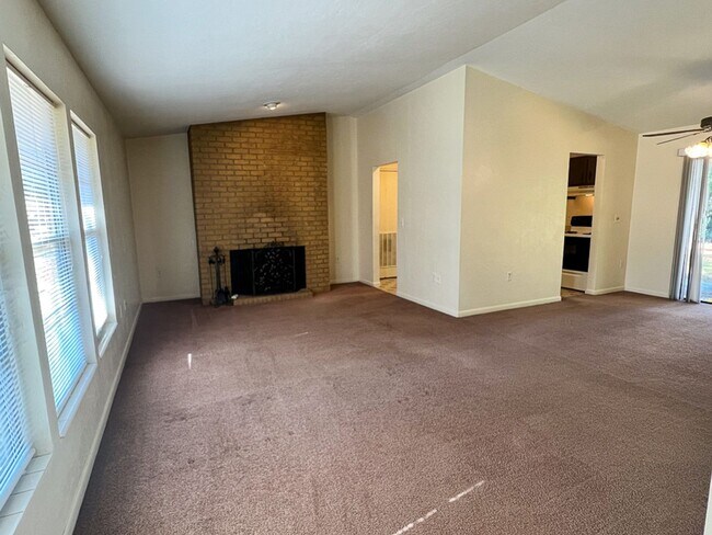 Building Photo - 3BR/2BA House in NW Gainesville  Available Mid-March