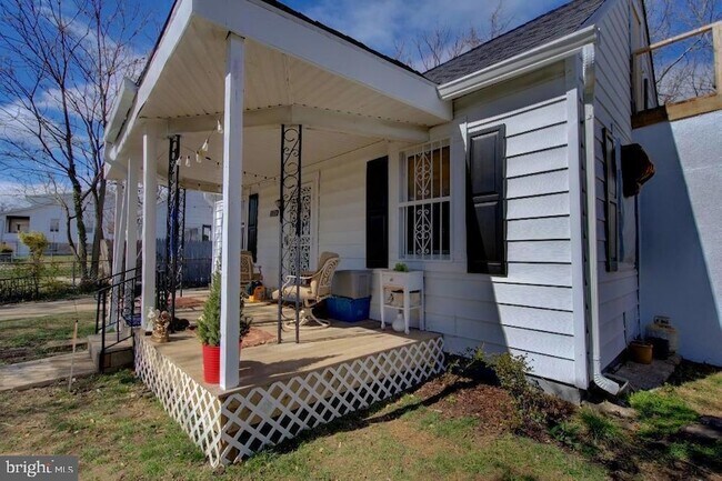 Building Photo - 2924 Virginia Ave