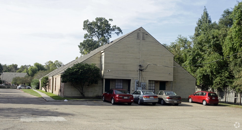 Waterside Condominiums 1425 Lake Calais Ct Baton Rouge LA 70808