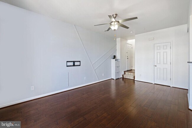 Building Photo - 25245 Laureldale Terrace