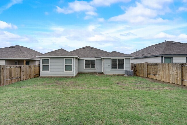 Building Photo - 709 Trinity Trl