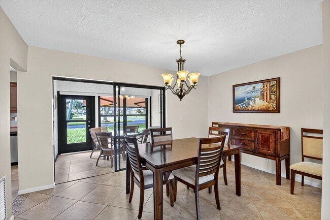 Building Photo - 4677 Robinwood Cir